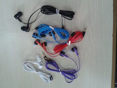 新款MP3耳機(jī) 扁線(xiàn)設(shè)計(jì)與多彩魅力
